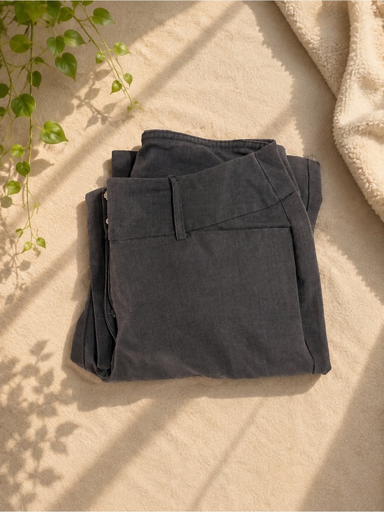 Time and Tru Pants - Time and Tru black flare pants in a size 8. Gray.